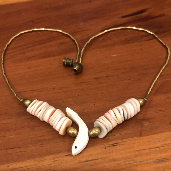 Necklace Carved Seashell Seafish Pendant - Picture 7 of 7